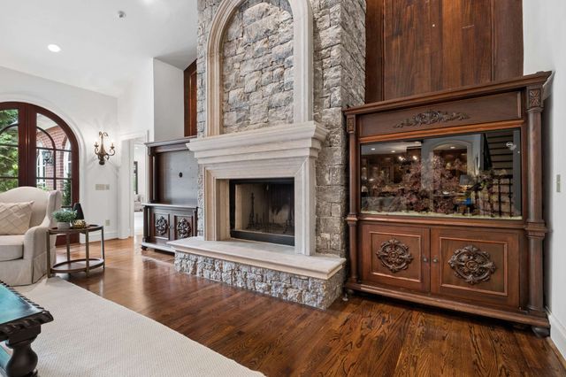 943 Oak Valley Ln, Nashville, TN 37220