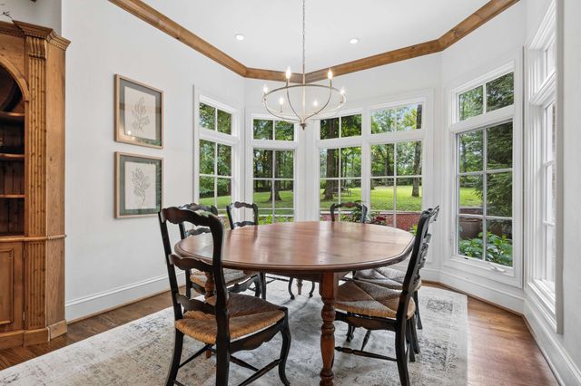 943 Oak Valley Ln, Nashville, TN 37220