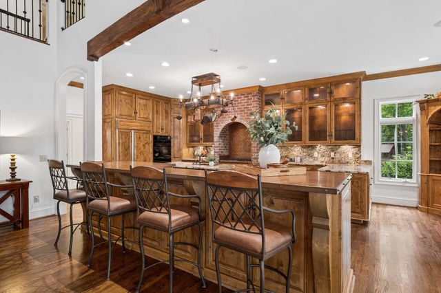 943 Oak Valley Ln, Nashville, TN 37220