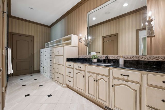 943 Oak Valley Ln, Nashville, TN 37220