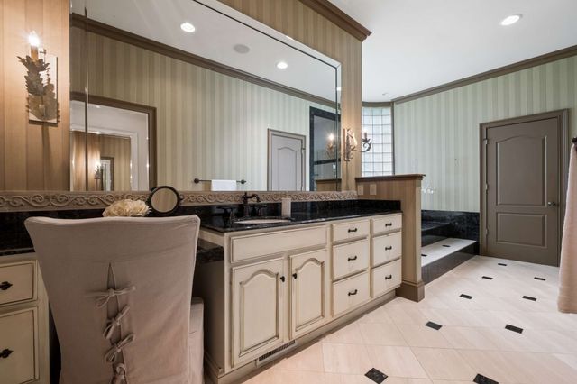 943 Oak Valley Ln, Nashville, TN 37220