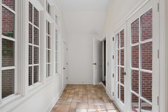 943 Oak Valley Ln, Nashville, TN 37220