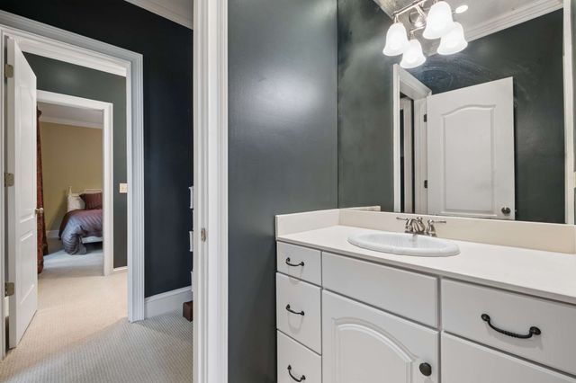 943 Oak Valley Ln, Nashville, TN 37220