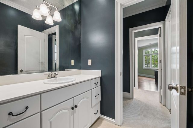 943 Oak Valley Ln, Nashville, TN 37220