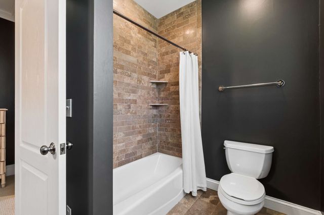 943 Oak Valley Ln, Nashville, TN 37220