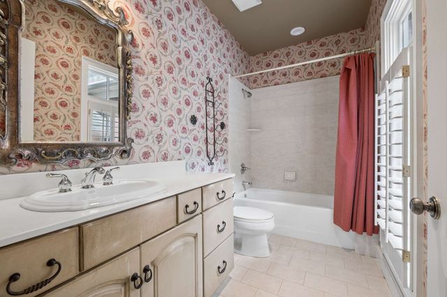 943 Oak Valley Ln, Nashville, TN 37220