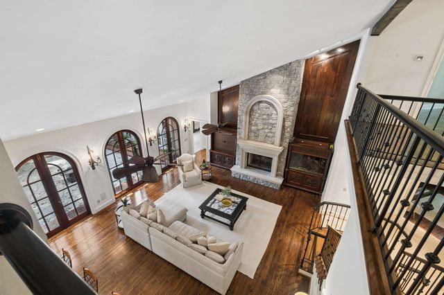 943 Oak Valley Ln, Nashville, TN 37220