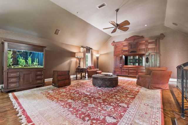 943 Oak Valley Ln, Nashville, TN 37220