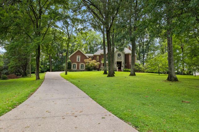 943 Oak Valley Ln, Nashville, TN 37220