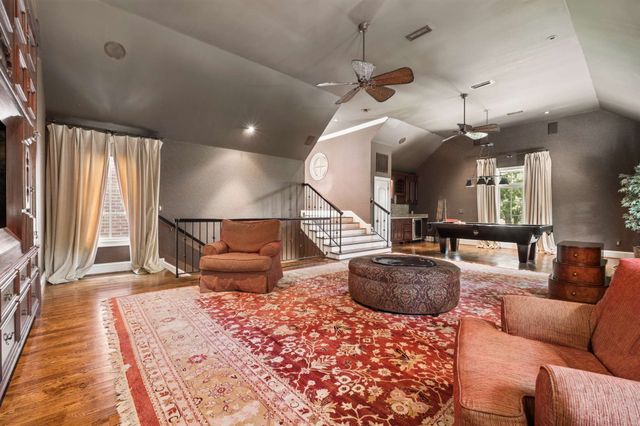 943 Oak Valley Ln, Nashville, TN 37220