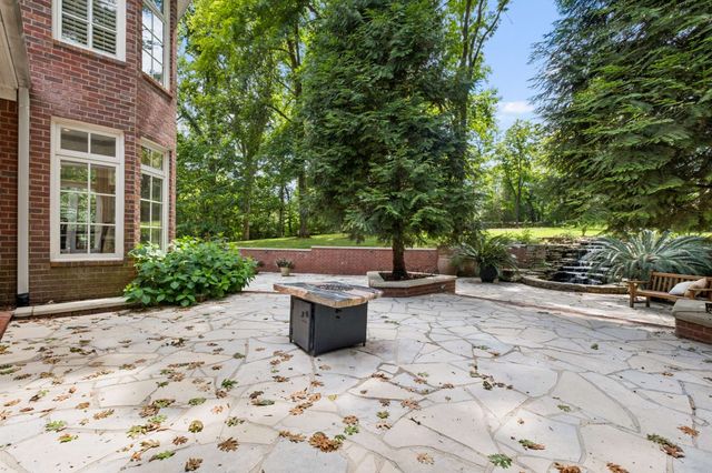 943 Oak Valley Ln, Nashville, TN 37220