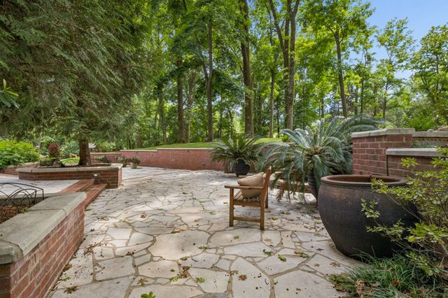 943 Oak Valley Ln, Nashville, TN 37220