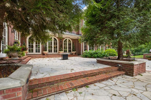 943 Oak Valley Ln, Nashville, TN 37220