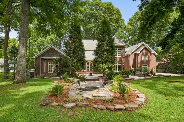 943 Oak Valley Ln, Nashville, TN 37220
