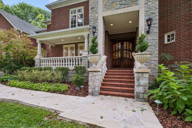 943 Oak Valley Ln, Nashville, TN 37220
