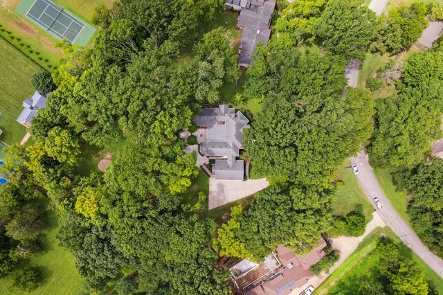 943 Oak Valley Ln, Nashville, TN 37220