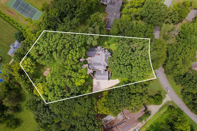 943 Oak Valley Ln, Nashville, TN 37220