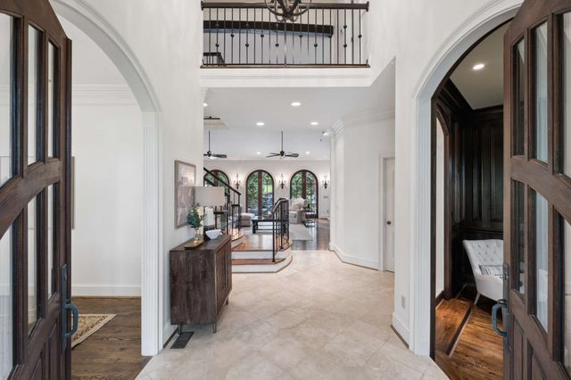 943 Oak Valley Ln, Nashville, TN 37220