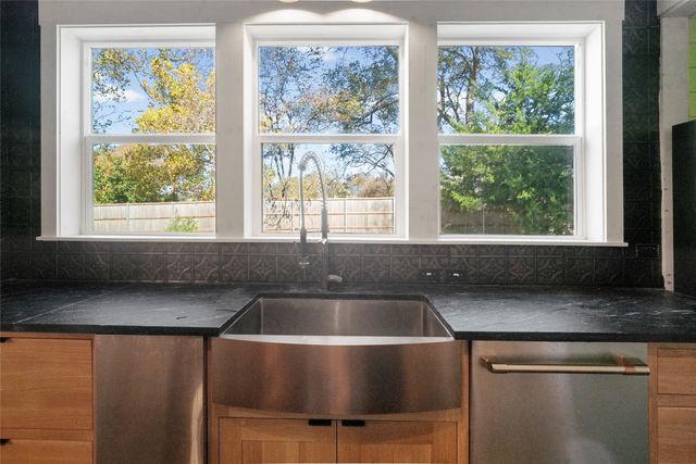 301 E Santa Fe Street, Farmersville, TX 75442