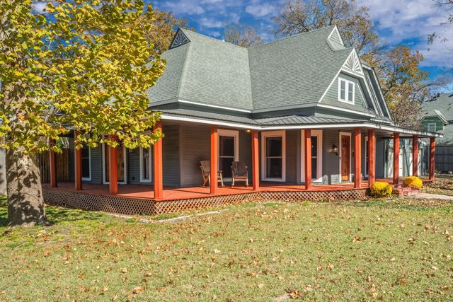 301 E Santa Fe Street, Farmersville, TX 75442