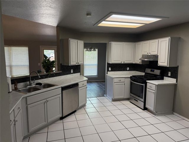 501 SW 149th Place, Moore, OK 73170