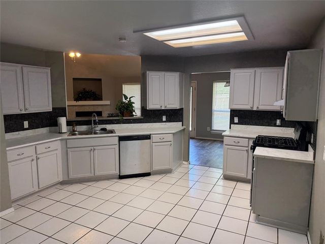 501 SW 149th Place, Moore, OK 73170