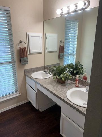 501 SW 149th Place, Moore, OK 73170