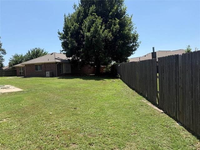 501 SW 149th Place, Moore, OK 73170