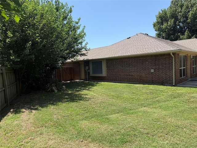 501 SW 149th Place, Moore, OK 73170