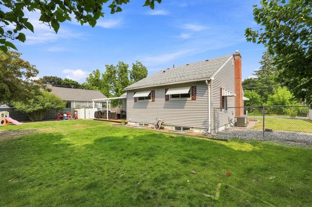1111 N Locust Rd, Spokane Valley, WA 99206