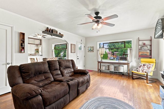 1111 N Locust Rd, Spokane Valley, WA 99206