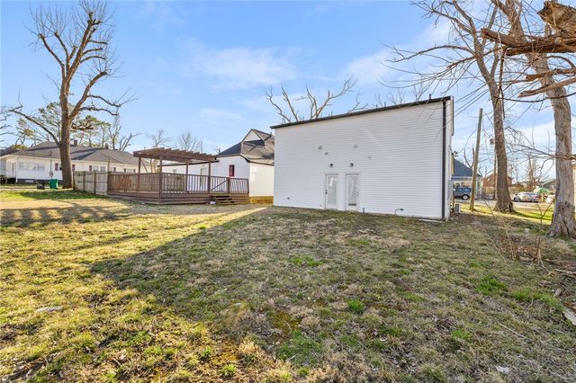 521 W Chestnut Street, Rogers, AR 72756
