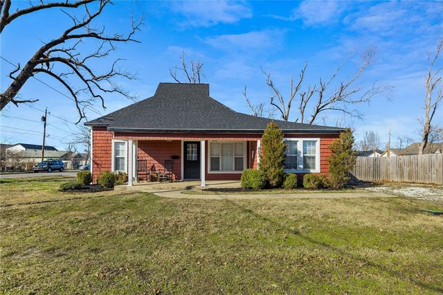 521 W Chestnut Street, Rogers, AR 72756