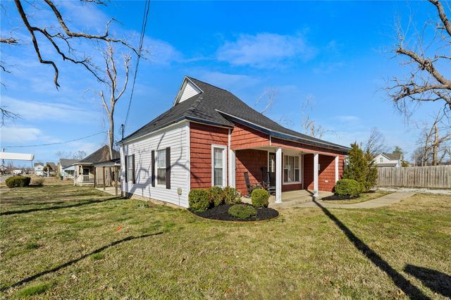 521 W Chestnut Street, Rogers, AR 72756