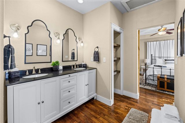 521 W Chestnut Street, Rogers, AR 72756