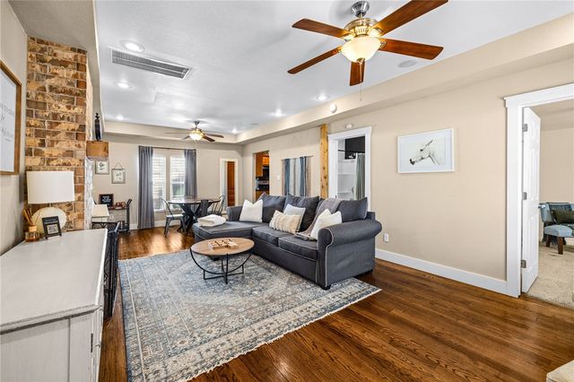 521 W Chestnut Street, Rogers, AR 72756