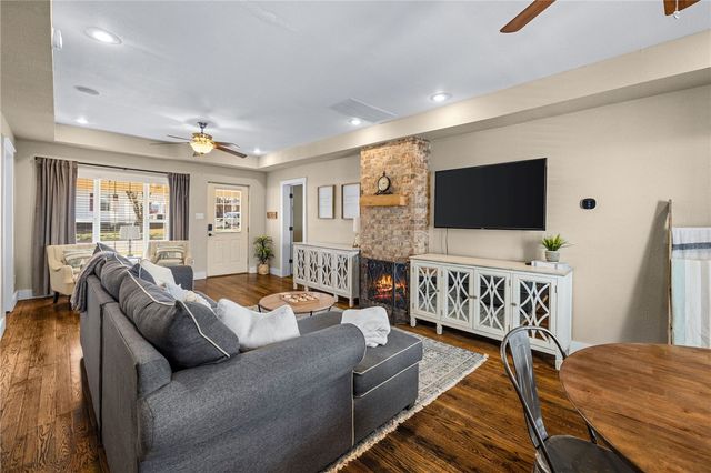 521 W Chestnut Street, Rogers, AR 72756