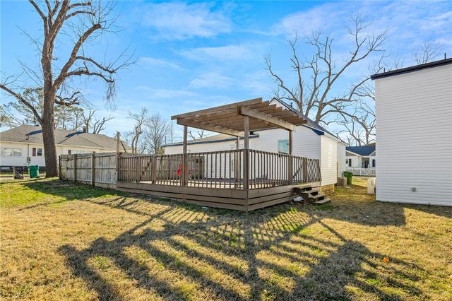 521 W Chestnut Street, Rogers, AR 72756