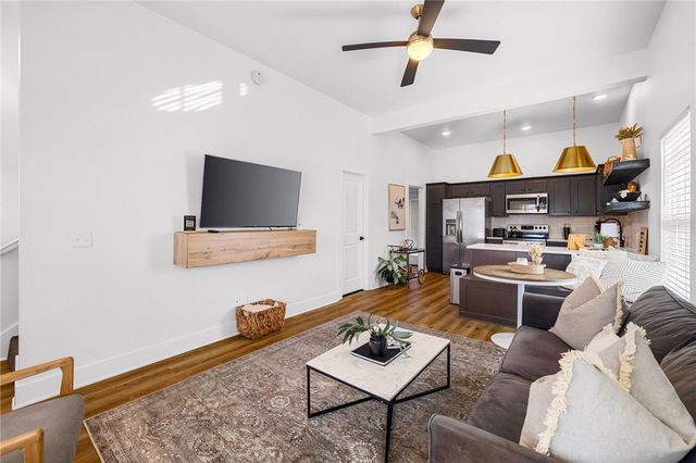 521 W Chestnut Street, Rogers, AR 72756