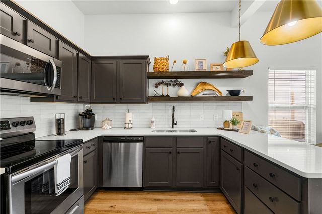 521 W Chestnut Street, Rogers, AR 72756