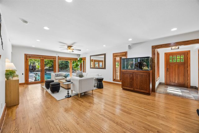 404 W Greenbriar Lane, Dallas, TX 75208