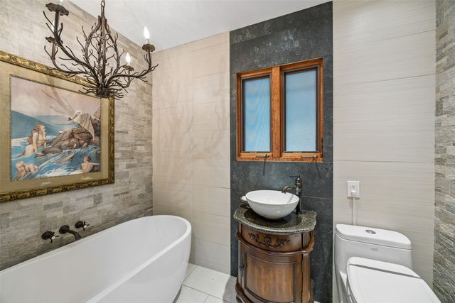 404 W Greenbriar Lane, Dallas, TX 75208