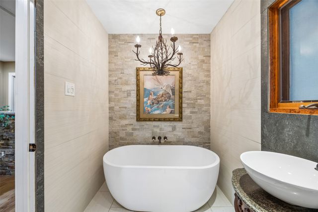404 W Greenbriar Lane, Dallas, TX 75208