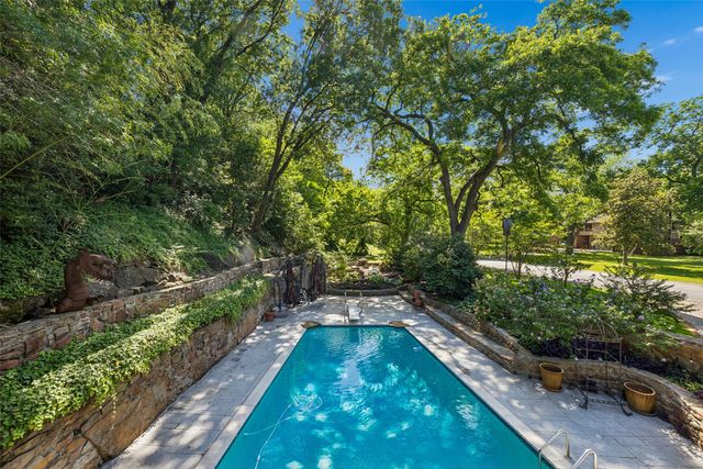 404 W Greenbriar Lane, Dallas, TX 75208