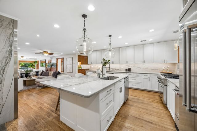 404 W Greenbriar Lane, Dallas, TX 75208