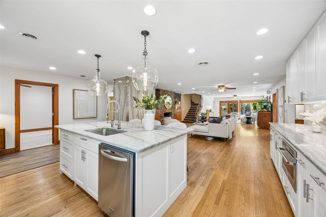 404 W Greenbriar Lane, Dallas, TX 75208