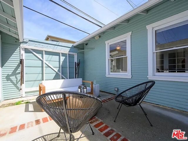 2213 Arizona Avenue A-B, Santa Monica, CA 90404
