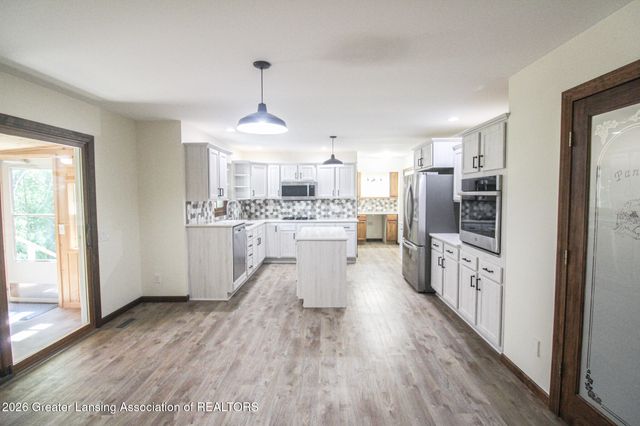 5182 Windsor Highway, Potterville, MI 48876