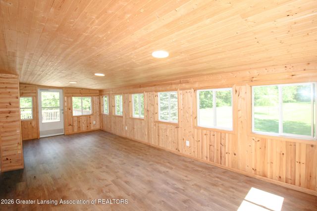 5182 Windsor Highway, Potterville, MI 48876