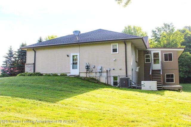 5182 Windsor Highway, Potterville, MI 48876